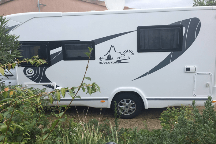 4 images 1 mot 7 lettres voiture champagne